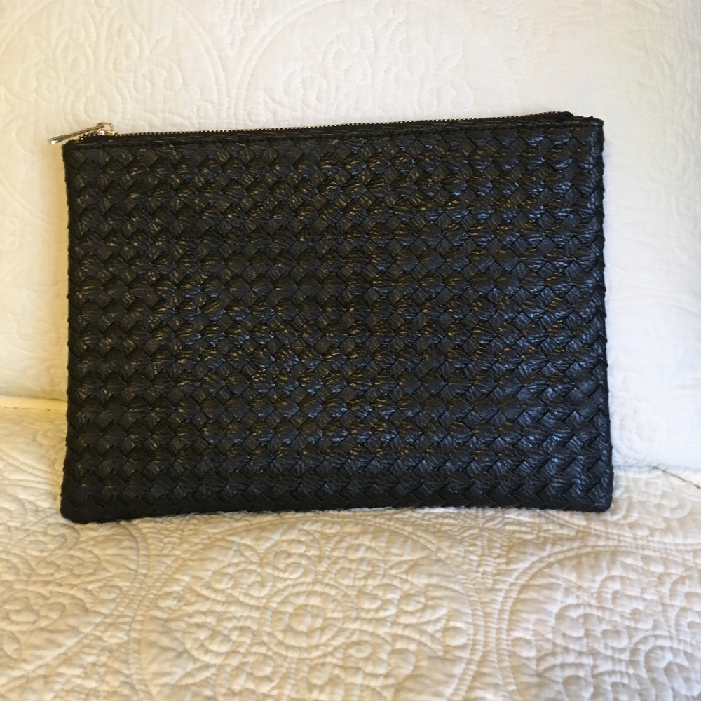 Joyus Woven Clutch Bag  in Black